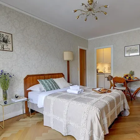 Eiffel Tower - 1br With Balcony - Cityapartmentstay