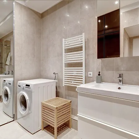 Eiffel Tower - 1br With Balcony - Cityapartmentstay *