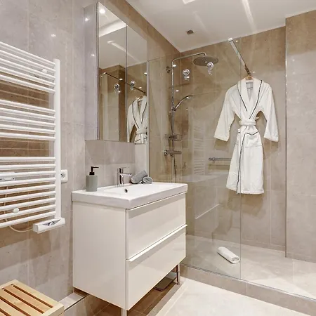 Eiffel Tower - 1br With Balcony - Cityapartmentstay * باريس