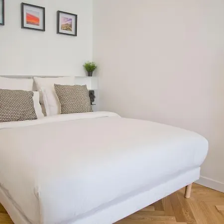 Fully Renovated Historic In Heart Mouffetard Parijs