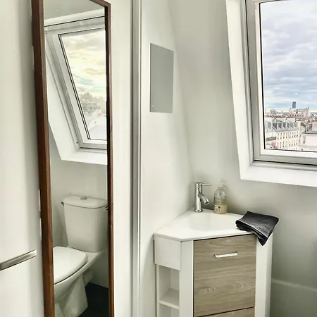 Heart Of With View - Renovated Apartman *