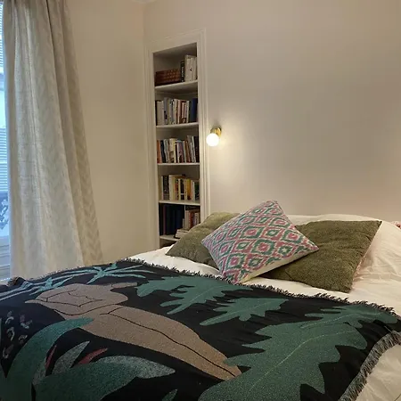 Cozy Haussmanian Flat In The Heart Of París