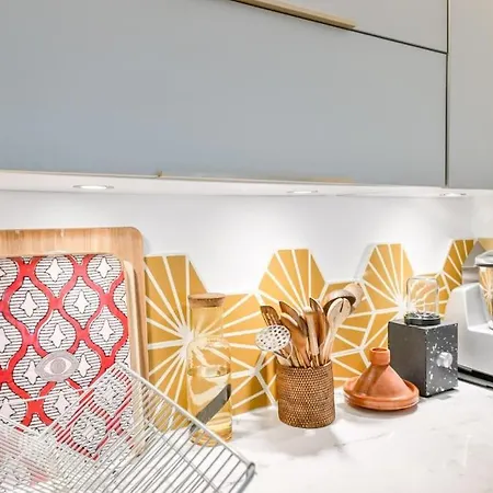 2 Bd Chic Loft, Historic Charm & Modern Amenities شقة