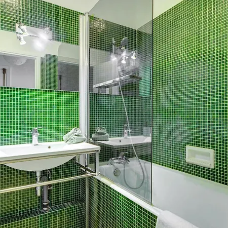 St Germain & Le Bon Marche With Balcony - Cityapartmentstay *
