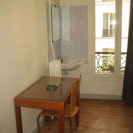 Au Royal Mad Paris