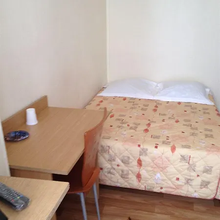 Au Royal Mad 3* Paris
