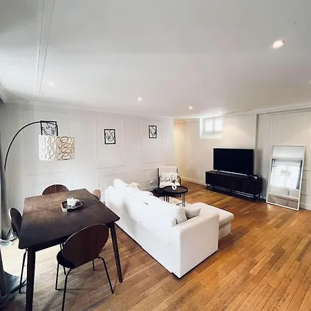 T2 Deco Moderne, Wifi, Proche Champs-elysees Апартаменты Париж
