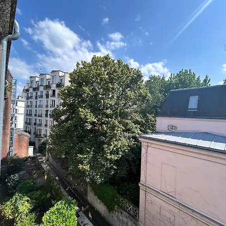De Charme Donnant Sur Jardin Arbore Dans Le Calme Absolu Paris