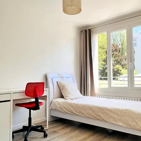 Charmant T3 Avec Parking Prive Apartamento