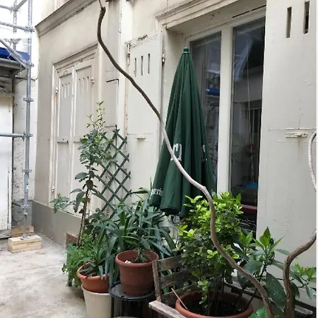 Cozy Nest In Montmartre