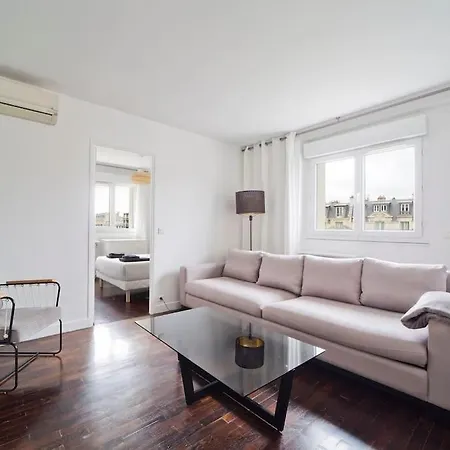 Apartment Eiffel Paris