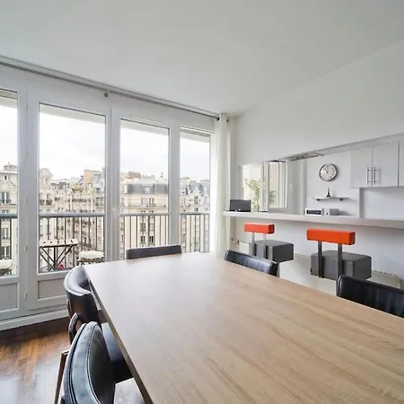 Eiffel Apartment