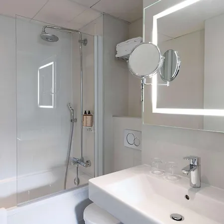 Hotel Mercure Montparnasse Raspail 4*