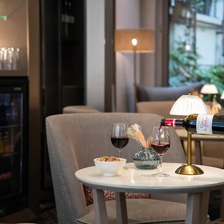 Hotel Mercure Montparnasse Raspail 4*
