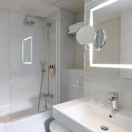 Hotel Mercure Montparnasse Raspail 4*
