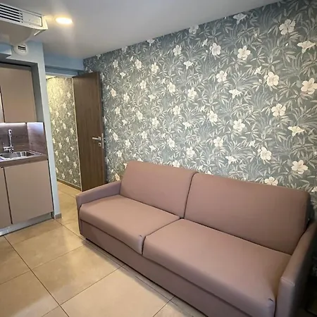Inter-residences Aupres Multiresidence De L'elysee Parigi