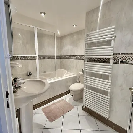 Unique Luxury Parisian Panorama High-rise By The Eiffel Tower 巴黎