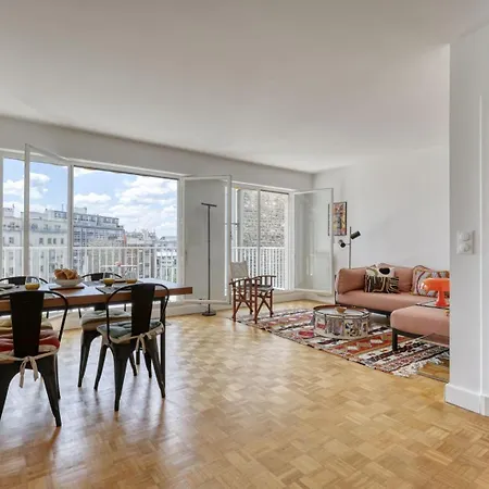 Light & Warm Flat With Balcony - Heart Of 15 *