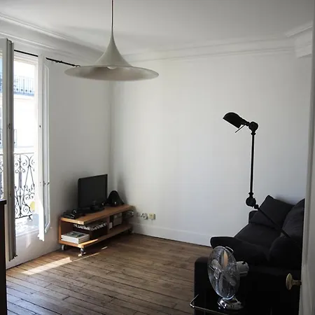 Private With Bathroom In Sunny Flat 民宿 *