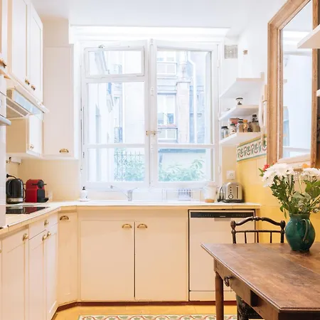 Luxurious 4 Bedroom Next To The Eiffel Tower 아파트 파리