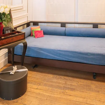 Luxurious 4 Bedroom Next To The Eiffel Tower 파리