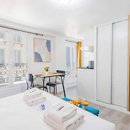 Cozy Studio St Michel Luxembourg * Paris