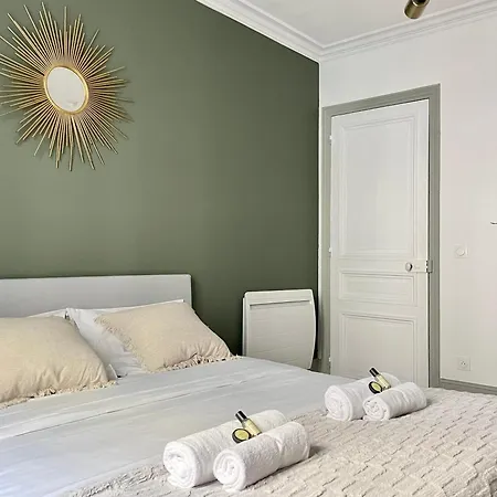 Chic And Spacious Flat In Montmartre *