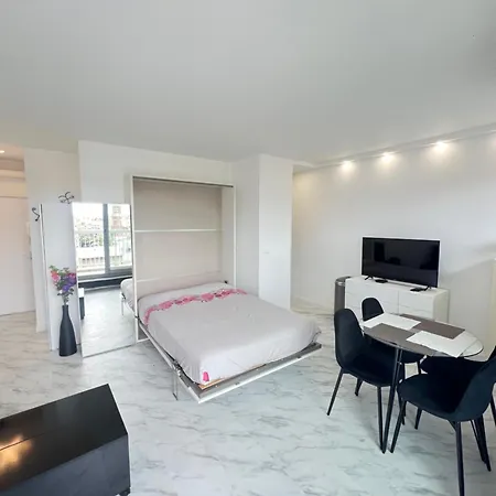 My Eiffel Tower View Apartment Paris