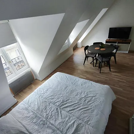 Apartment Rue De Berri - 8 Paris