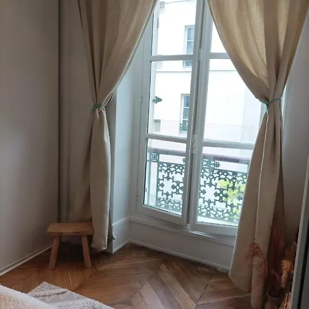 Joli Havre De Paix En Plein Batignolles París