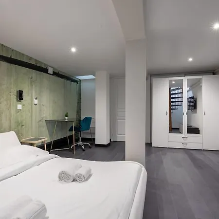 New 2 Br- 2 Bedroom In 15 Eiffel Clim