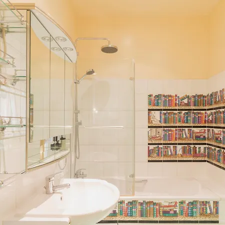 Prestigious Triangle D'or 2br Champs-elysee - Montaigne