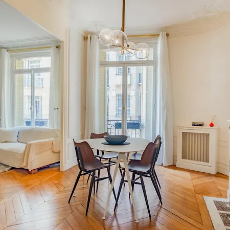 Prestigious Triangle D'or 2br Champs-elysee - Montaigne *