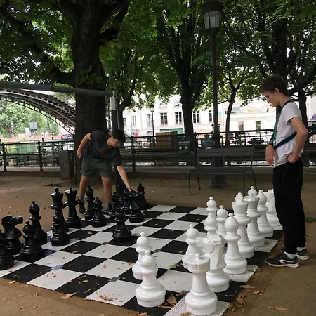 Paris, Au Bord Du Canal Saint Martin París