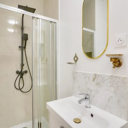 2 Bedrooms In The 15th District Parigi