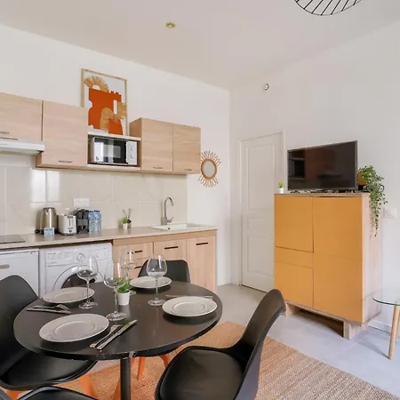 2 Bedrooms In The 15th District Appartamento