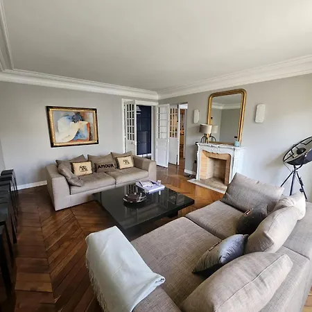 Luxury In 7th District With Tour Eiffel View Daire