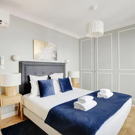 Pick A Flat's In Montmartre - Rue Lepic Parijs