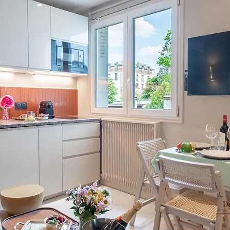 Apartment De Montescal Montparnasse Ac In A Prime Location 22 -36m2 Paris