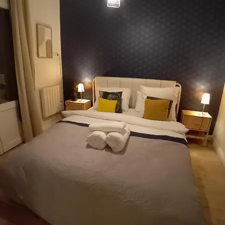 Appartement Gorgeous Place ,Center Paris,Close To Louvre Meusm And Eiffel Tour ,Front Metro *