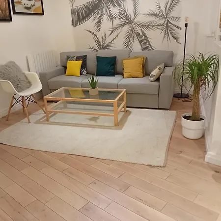 Appartement Gorgeous Place ,Center Paris,Close To Louvre Meusm And Eiffel Tour ,Front Metro