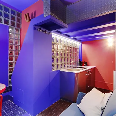 Colourful For 2 - Heart Of Le Marais Apartment