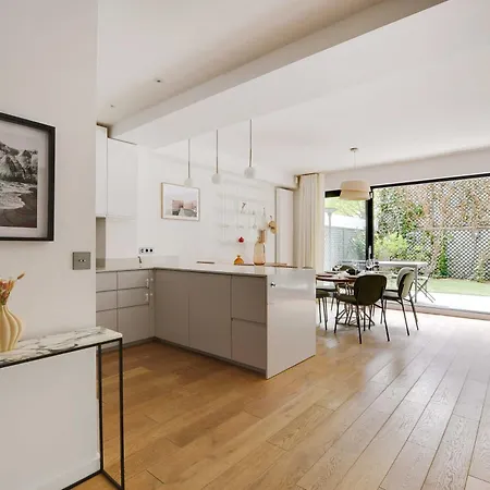 Passy - Eiffel Tower - Amazing 2br With Garden باريس