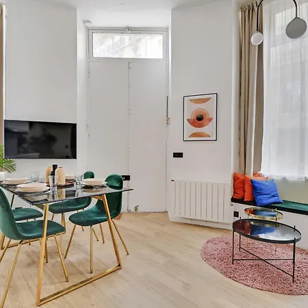 Charming 2br- 4p - Rochechouart 公寓 *