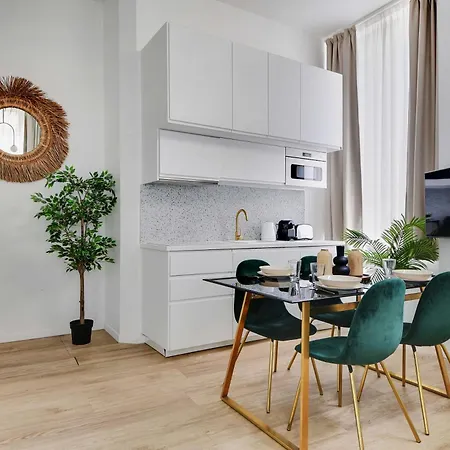 Charming 2br- 4p - Rochechouart 公寓 *