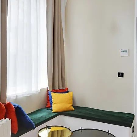 Charming 2br- 4p - Rochechouart 公寓 *