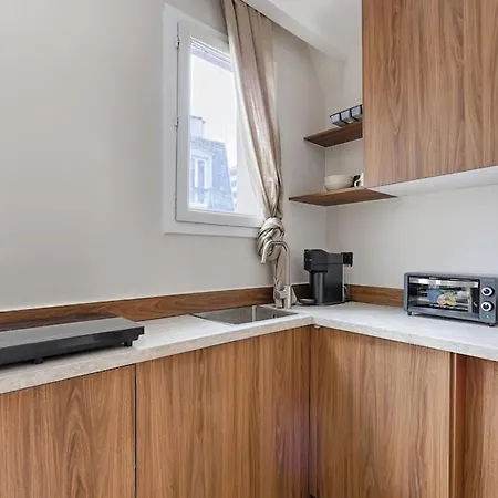Barbes Buttes Chaumont Cosy Studio 2p Париж