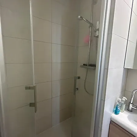 1 Bdr Cosy Parisian Appartment, Close To Marais شقة باريس