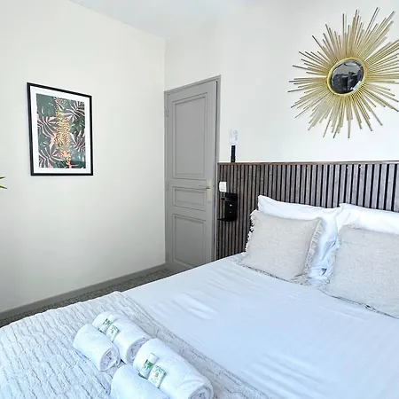 Apartment 1579 - Eiffel Tower Gem, Stylish & Unique