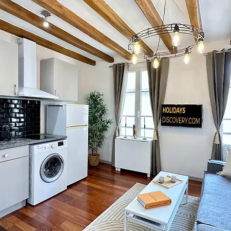 Apartment 1579 - Eiffel Tower Gem, Stylish & Unique